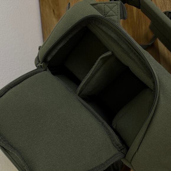 Brevite Jumper Camera Photo Backpack Pine Green Shoulder Strap Zip 22L Large EUC - Picture 2 of 12